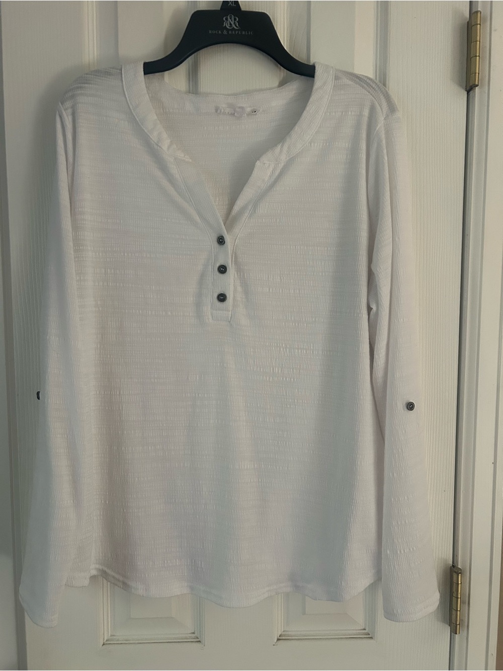 Jane & Delancey White Henley Top. XL.
